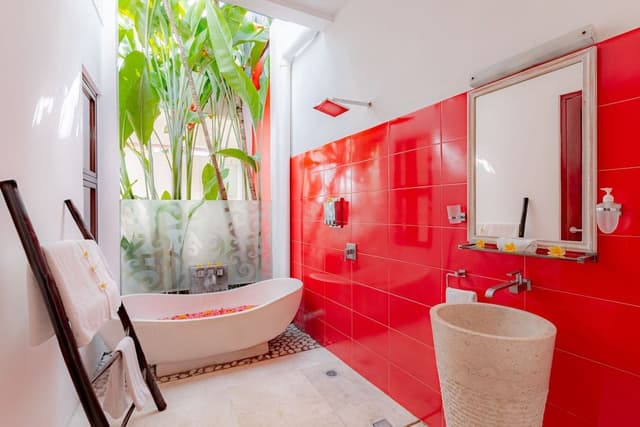 Ginger Suite Poolside 3