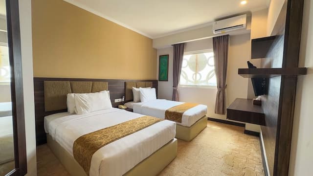 Family Room, 2 Bedrooms, Bathtub