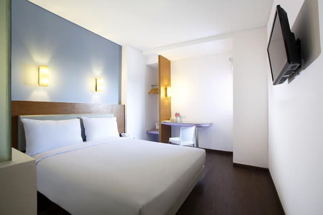 Smart Queen Room