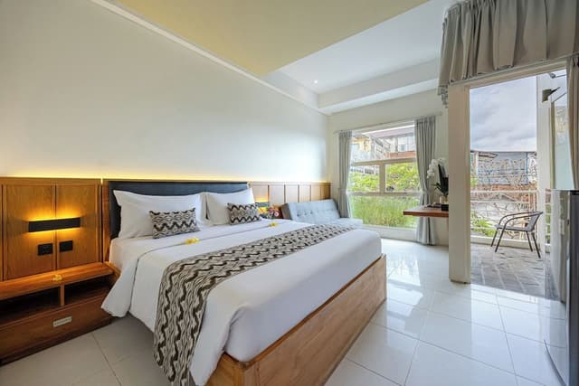 Executive Suite, Balcony