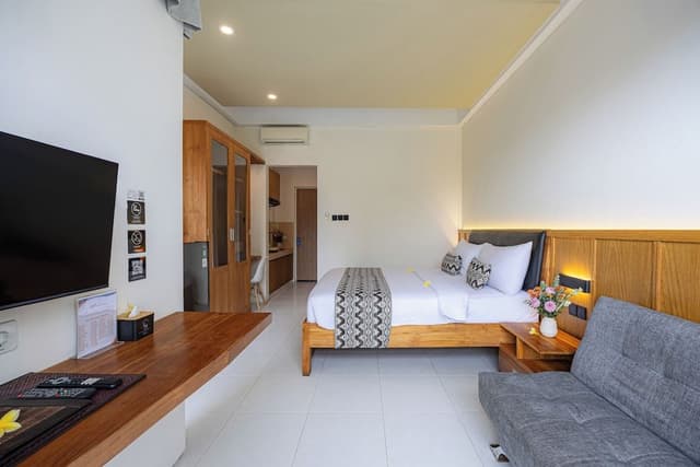 Executive Suite, Balcony