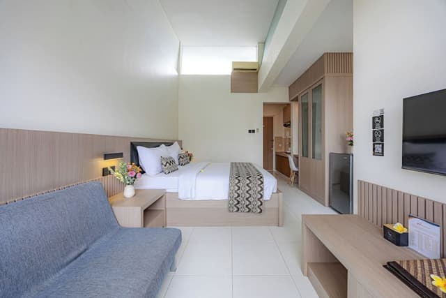 Master Suite, Balcony