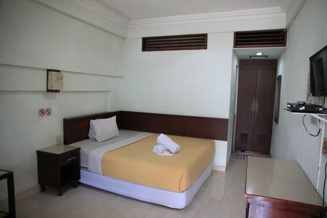 Panoramic Double Room, 1 Queen Bed, Private Bathroom, Lake View