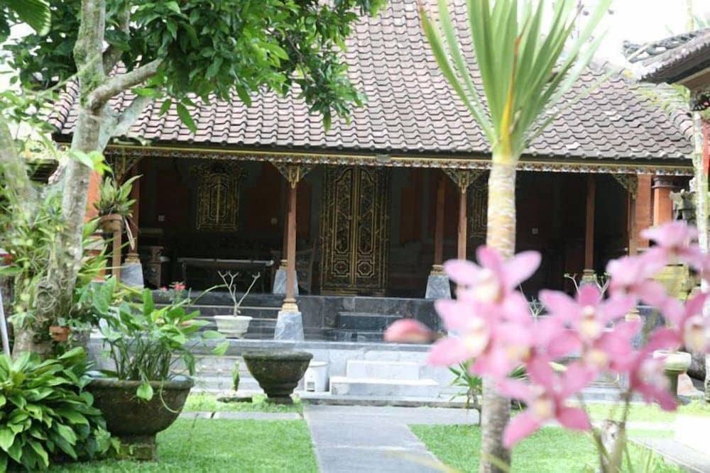 Lokasari Bungalows Spa & Gallery Lokasari Bungalows Spa & Gallery
