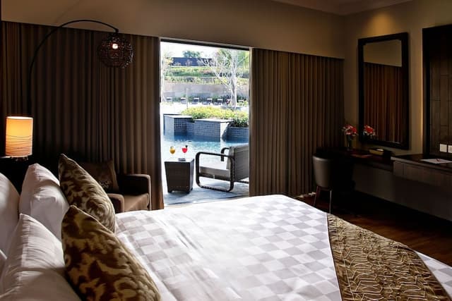 Pool Access Room