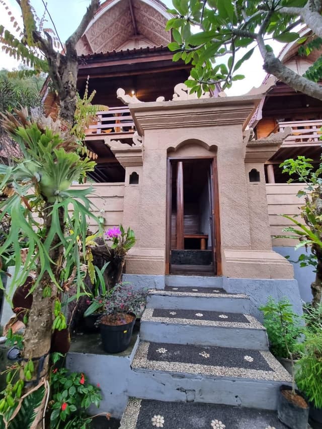Bungalow with Private Garden