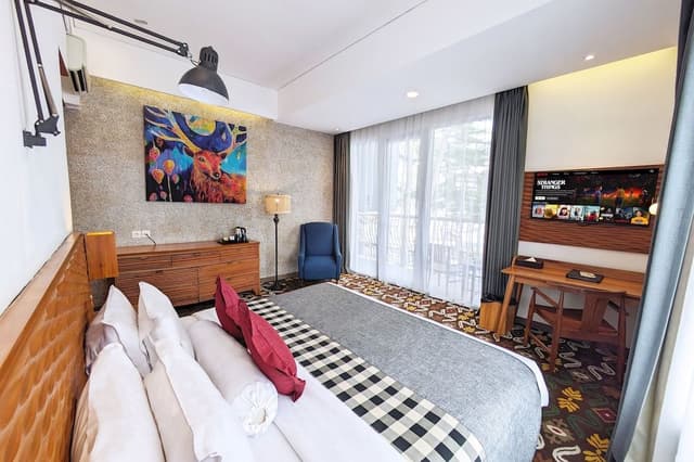 Executive Room, 1 Queen Bed, City View