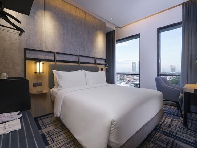 Superior Room, 1 Queen Bed, City View