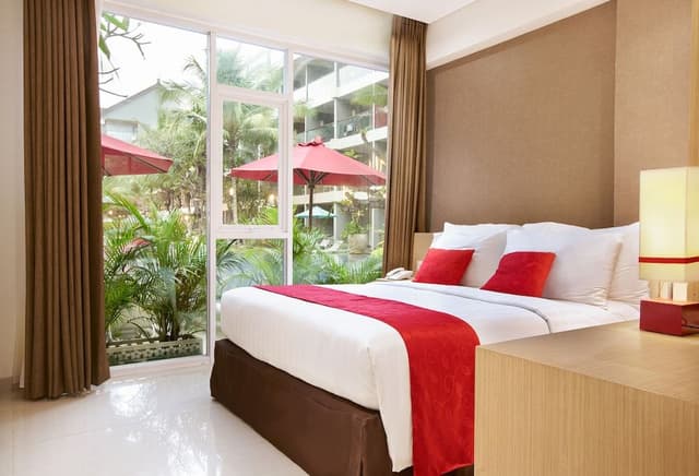 Family Room, 3 Bedrooms, Pool Access