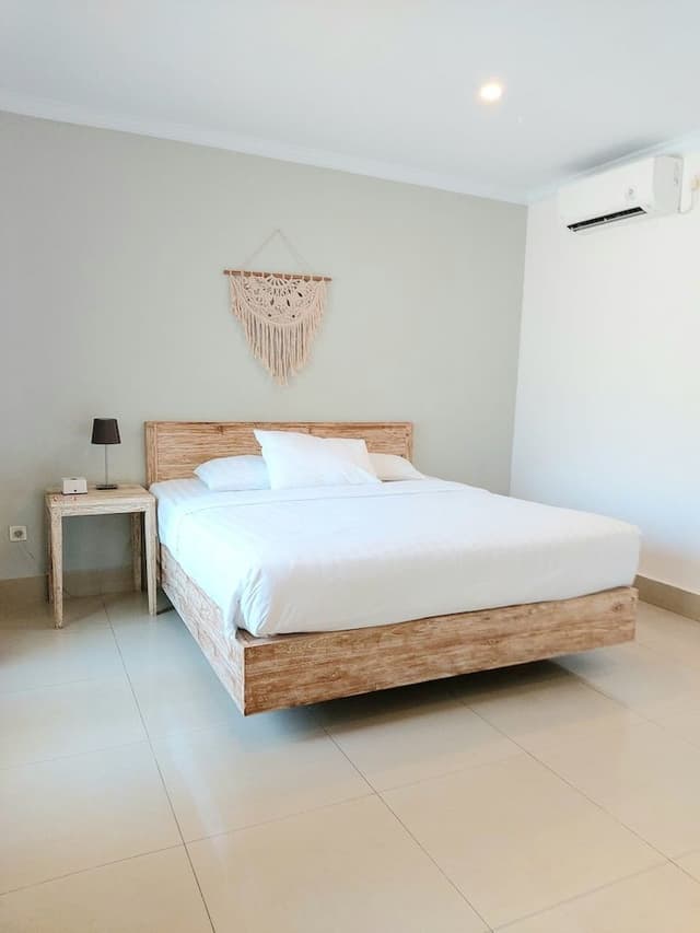 Room, Pool View