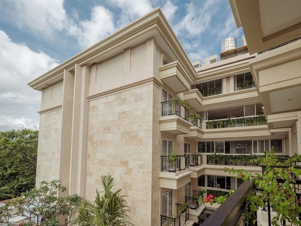 โรงแรมอัลรอน (Alron Hotel)1