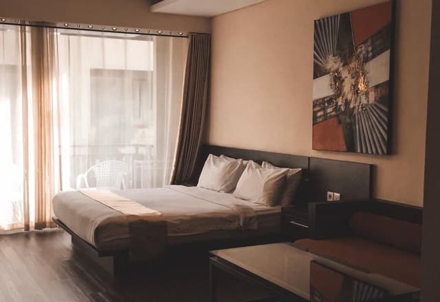 Deluxe Studio Suite, 1 King Bed, Pool Access