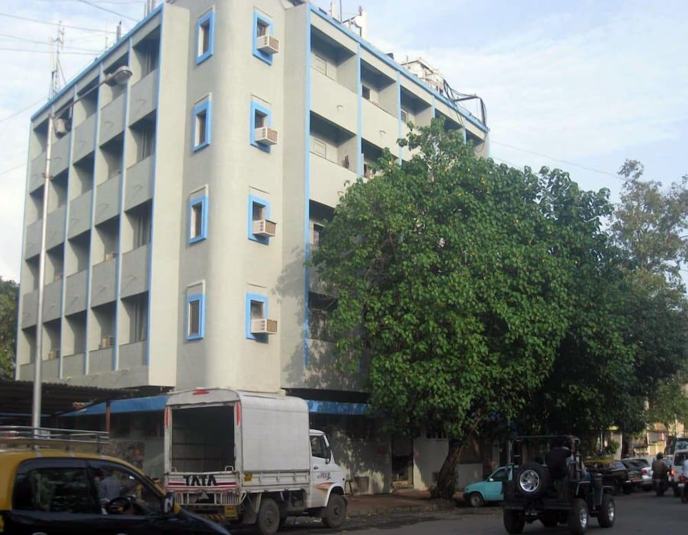 Pals Hotel1