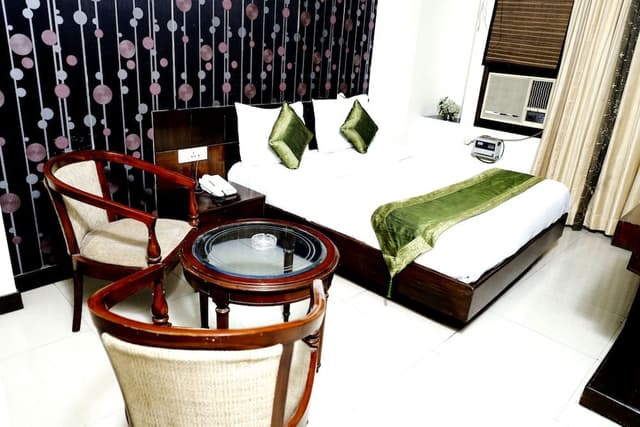 Deluxe Room AC