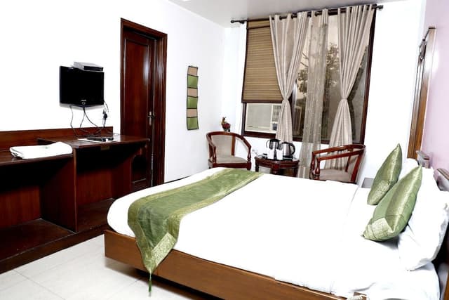 Deluxe Room AC