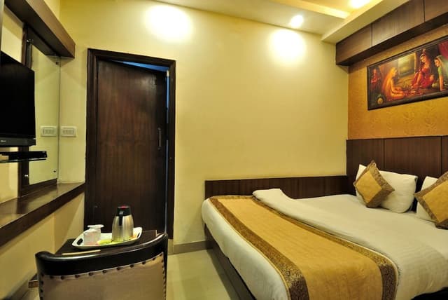 Semi Deluxe Room