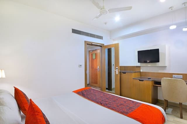 Family Room (2 Rooms with 1 Washroom)