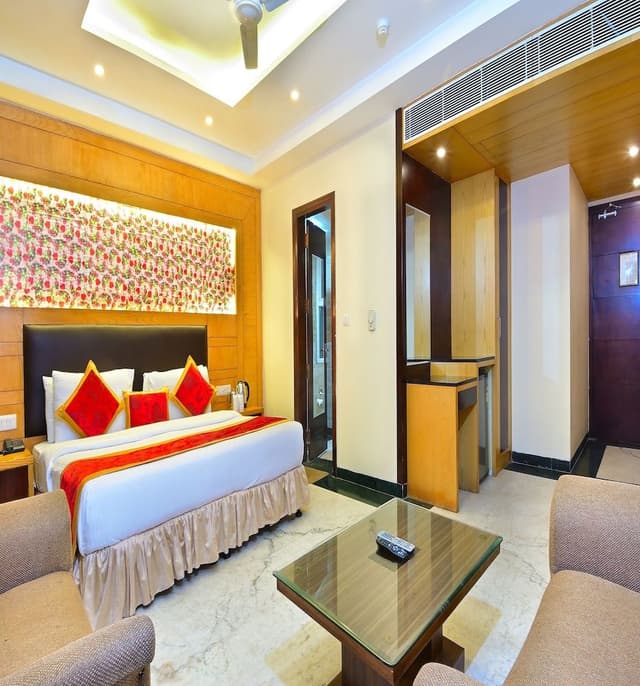 Suite Room with Extra Living Area and Sofas