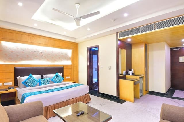 Suite Room with Extra Living Area and Sofas