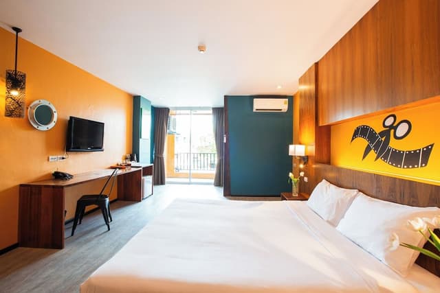 Standard Room, 1 King Bed, Balcony