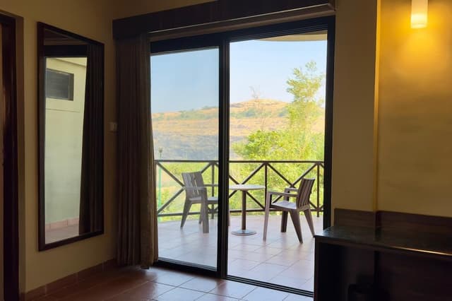Cottage Room with Partial Mountain View