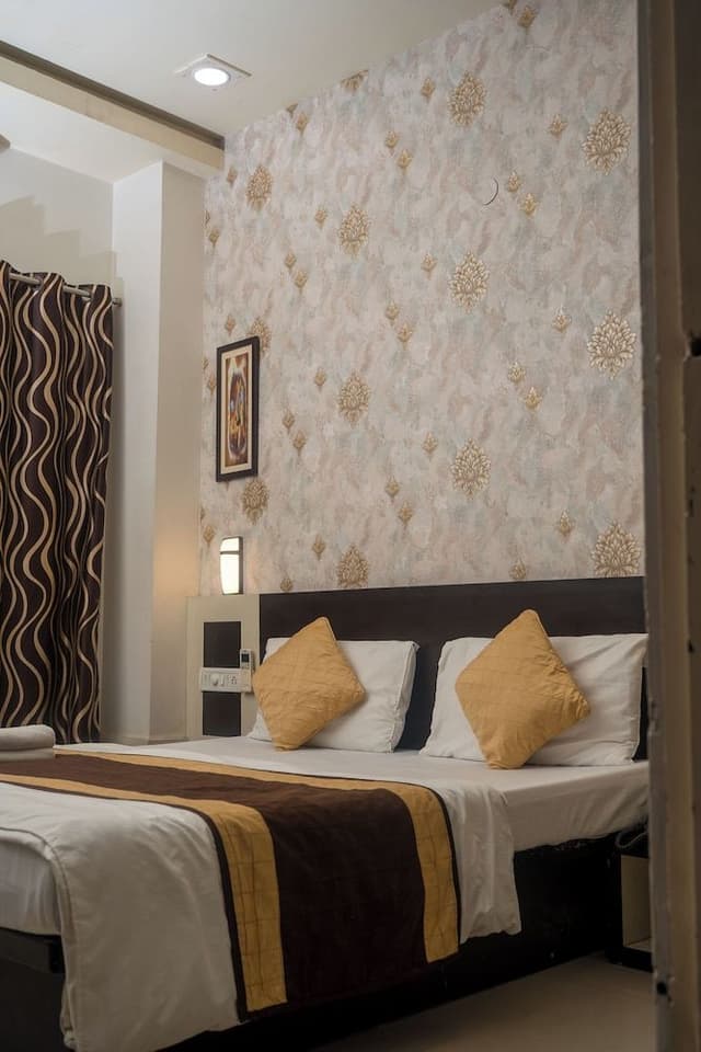 Deluxe Room (AC)