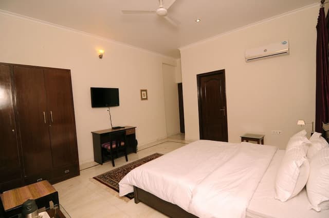 Classic Double or Twin Room