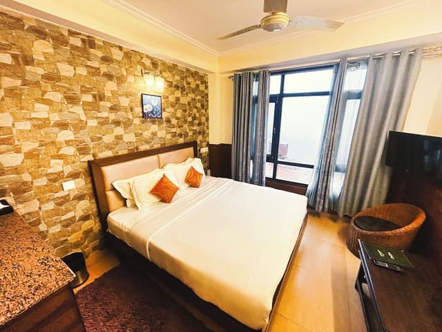 Deluxe Room, 1 Queen Bed