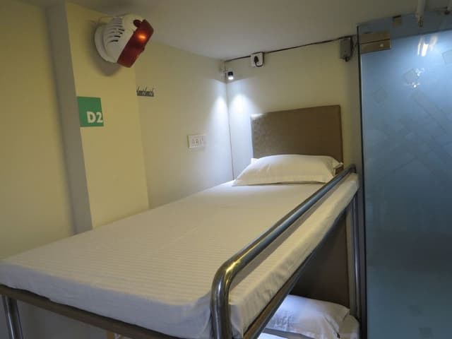Superior Shared Dormitory, Men only