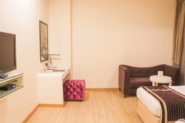 Deluxe Room- Twin Bed (Local IDs not allowed)