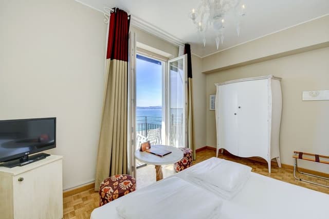 Deluxe Room, Balcony, Lake View