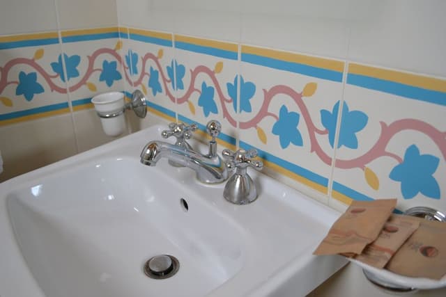 Deluxe Double Room, 1 King Bed, Ensuite, Garden View