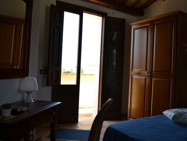 Deluxe Triple Room, Multiple Beds, Ensuite, Partial Sea View