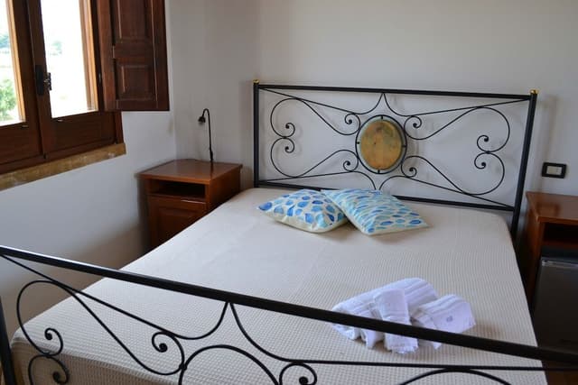 Deluxe Double Room, 1 King Bed, Ensuite, Garden View