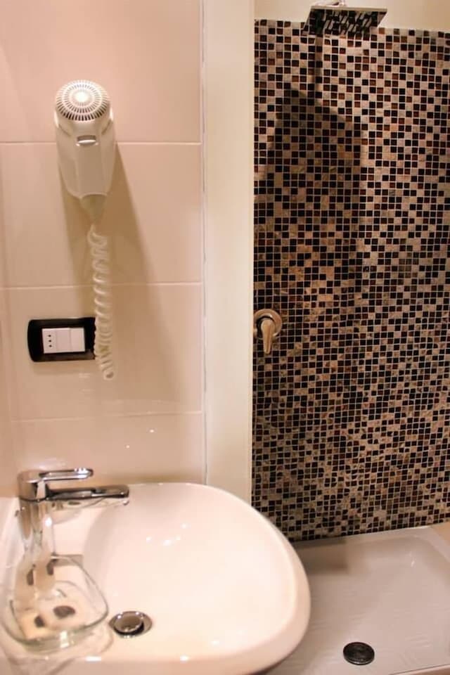 Standard Double or Twin Room, Ensuite