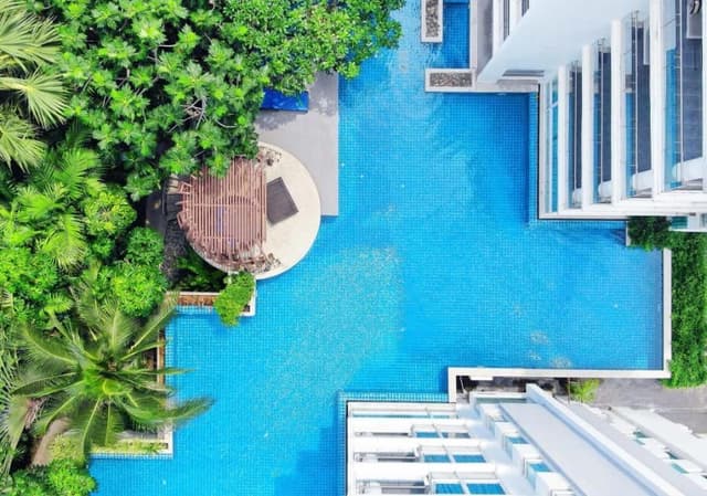2 Bedrooms Corner Suite Pool Access with Bathtub