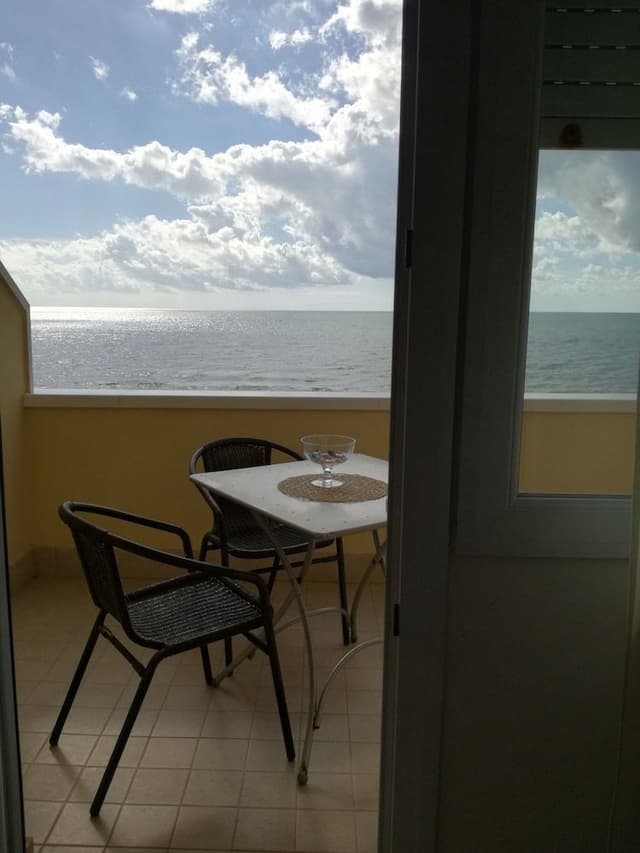 Family Room, Balcony