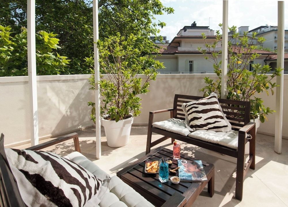 HOTEL CARDUCCI 763