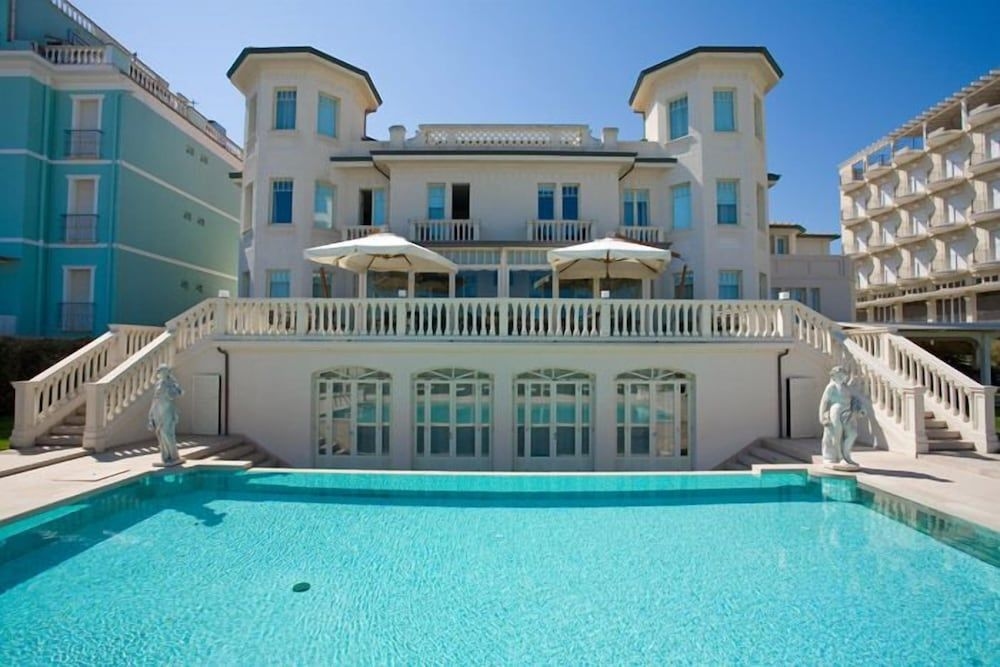 HOTEL CARDUCCI 760
