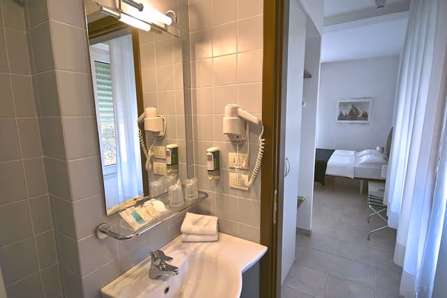 Economy Double Room (lateral garden view)