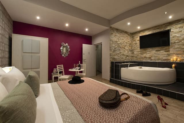 Superior Triple Room, Hot Tub
