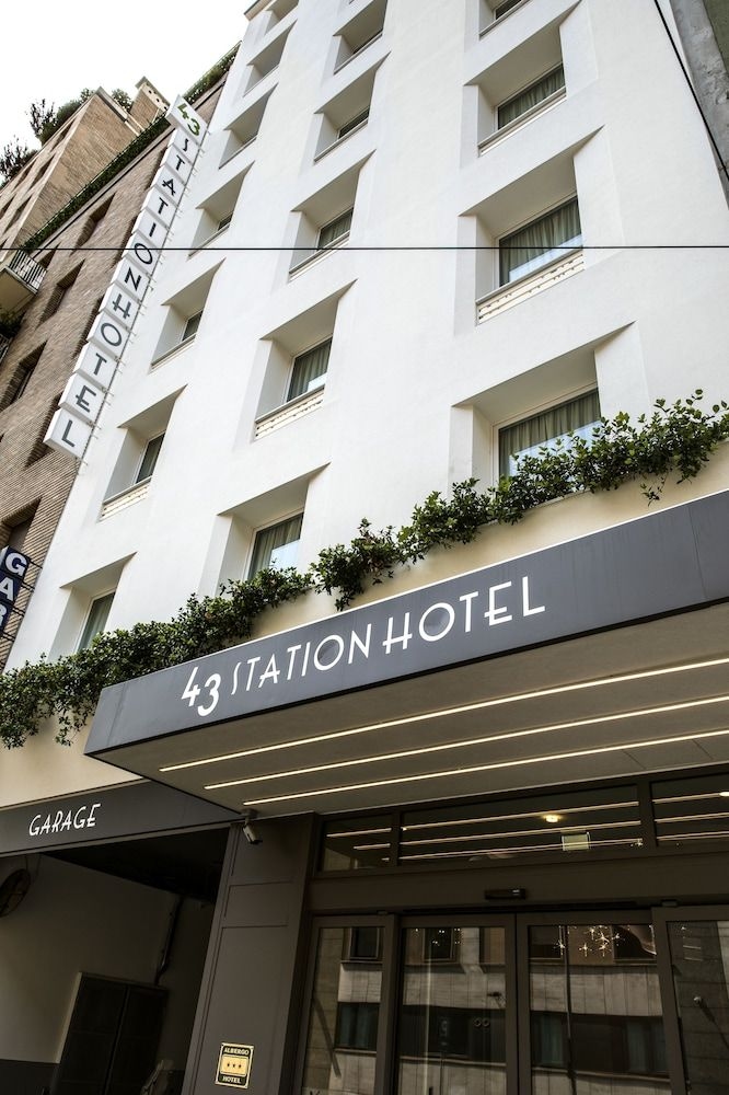 Monopole Hotel2