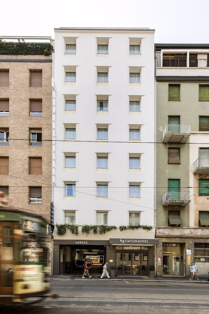 Monopole Hotel1