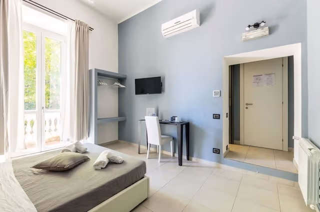 Basic Triple Room, Balcony