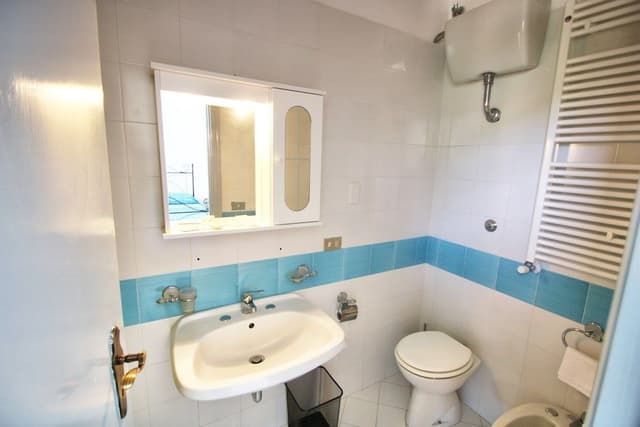 Room (for five people)