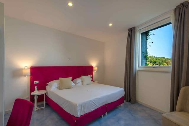 Double Classic, 1 queen bed, sea view with window, accessible only by stairs