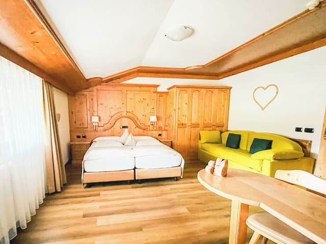 Comfort Room, Balcony