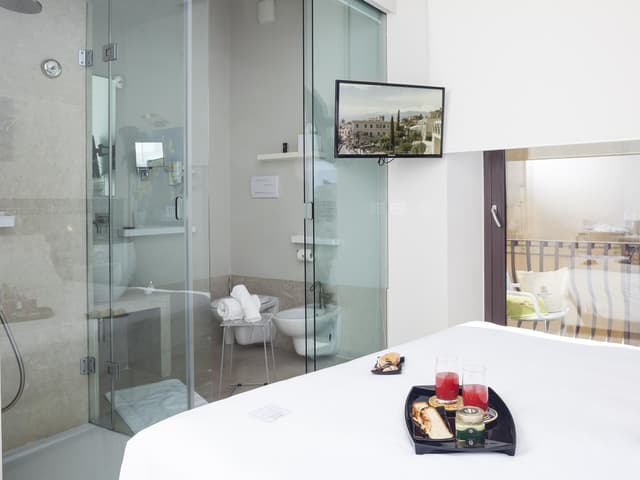 Double Or Twin-Ensuite with Shower