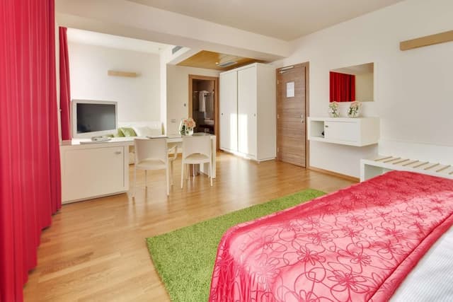 Comfort Room, Multiple Beds