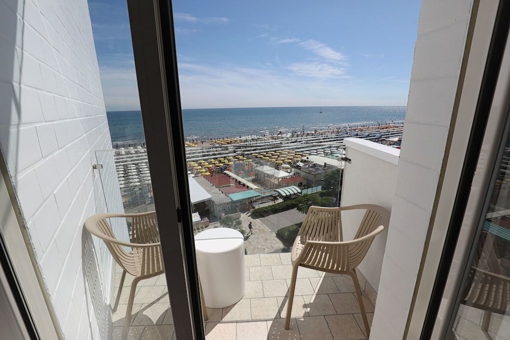 Daniel's Hotel4